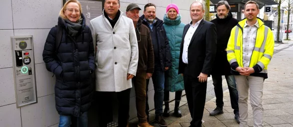 Haben einen Testlauf gemacht: (von links) Andrea Winterberg (Fachbereich Tiefbau), Bürgermeister Frank Hilker, Uwe Lamm (Immobilienmanagement), Sebastian Brinkmann (Abteilungsleiter Hochbau), Corinna Rox (Leiterin des Fachbereichs Kultur, Tourismus, Marketing), Paul Kirchgässner (Werbegemeinschaft „Die Händler“), Hans Müller-Hisje (Detmolder Stadthallen GmbH) und Dennis Neubauer (Team Tiefbauplanung). - © Stadt Detmold