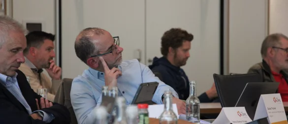 Daniel Fischer, Leitender Arzt Notfallmedizin Klinikum Lippe, sitzt als neuer Vertreter der Ärztekammer in der Kommunalen Gesundheitskonferenz - und wundert sich selbst, dass die Mitglieder plötzlich über die Neubesetzungen abstimmen. - © Janet König