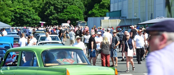 Old- und Youngtimertreff begeistert in der Lemgoer Innenstadt - © Nicole Ellerbrake