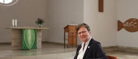 Sigrun Neuwerth lebt seit 2023 mit ihrer Frau in Lage. Als Prädikantin möchte sie sich noch mehr in die evangelisch-lutherische Gemeinde einbringen. - © Lorraine Brinkmann