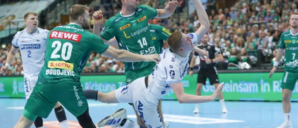 Niels Versteijnen vom TBV findet erneut eine Lücke in der Leipziger Deckung. - © Jan Huebner