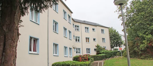 Am Hiddeser Berg reiht sich ein Mehrfamilienhaus ans andere. Hier wohnen viele Menschen mit hohem Beratungs- und Unterstützungsbedarf. Um sie kümmert sich das "Büro 39" - mit einigem Erfolg. - © Dieter Asbrock