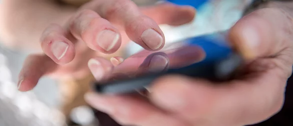 Die App Pink! Coach wurde für Petra K. zu einem wichtigen Begleiter während ihrer Brustkrebsbehandlung. - © picture alliance/dpa