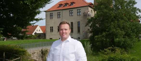 Michael Ruttner hat sich die Burg Horn als Lieblingsplatz ausgesucht, weil er in der Nähe aufwuchs und die Burg ständig aus seinem Fenster sehen konnte. - © Jost Wolf