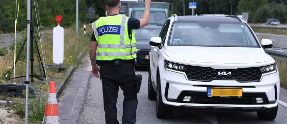 Die Bundesregierung will die illegale Migration begrenzen und hat dazu unter anderem stationäre Grenzkontrollen eingeführt. - © imago/Revierfoto