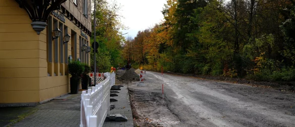 Die Baustelle Paderborner Straße: Vor dem Neuen Krug wird künftig eine der neuen Busspuren herführen. - © Sven Koch