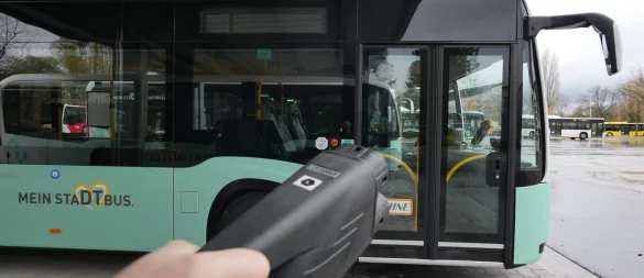 Neun Doppellader mit 180 KW Leistung stehen für die zehn neuen Mercedes E-Busse und mögliche spätere Erweiterungen der Flotte des Detmolder Stadtverkehrs bereit. - © Jost Wolf