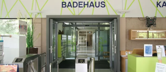 Ob die Kosten für eine Sanierung und einen Interimsbetrieb für das Bad Meinberger Badehaus ermittelt werden sollen, muss der Stadtrat entscheiden. - © Archivfoto: Cordula Gröne