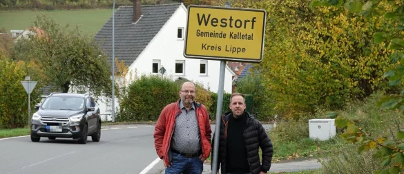 Hier gehts rein: Axel Bünger (links) und Fabian Grundmann in Westorf. - © Axel Bürger