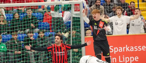 Emotionen beim LZ-Cup: Posts Enis Cömert (links) versteht die Welt nicht. - © Paul Cohen