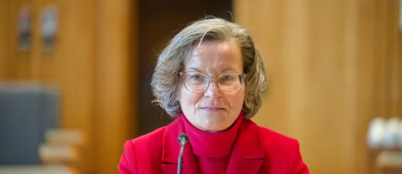 NRW-Kommunalministerin Ina Scharrenbach (CDU) reagiert im Interview auf jüngste Kritik aus den Kommunen. - © Henning Kaiser/dpa