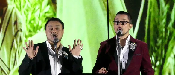 Toni di Napoli (links) und Pietro Pato bescherten ihrem Publikum einen bunten abwechslungsreichen Abend. - © Rudi Rudolph