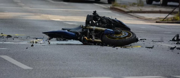Bei einem Alleinunfall ist ein junger Motorradfahrer schwer verletzt worden. - © Pixabay (Symbolbild)