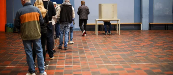 Am Sonntag fanden in Nordrhein-Westfalen Kommunalwahlen statt. Nun werden die Stimmen ausgezählt. - © Christoph Reichwein/dpa