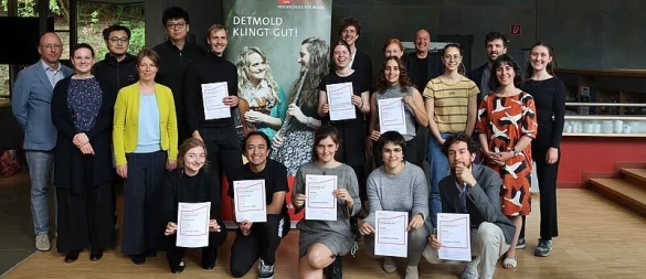 Teilnehmer und Jury des Hochschulwettbewerbs "Playground" bei der Preisverleihung. - © HfM Detmold/Plettenberg