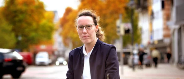 Dorothee Beckord aus dem Kreis Gütersloh kämpft vor Gerichten um die Anerkennung auf einen Impfschaden. Seit ihrer Corona-Schutzimpfung anfang 2021 hat die 45-Jährige mit gesundheitlichen Problemen zu kämpfen. - © Andreas Frücht