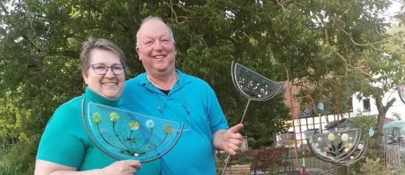 Gastgeberin Ursula Hartmann und Uwe Ovenhausen freue sich auf viele Gäste. - © Sylvia Frevert