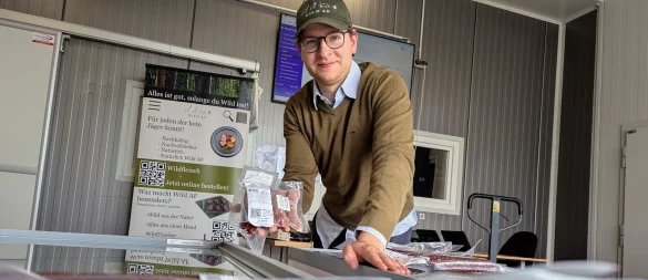Theodor Sürmann hat mit seinem Bruder Paul in Detmold das Startup Wild AF gegründet. Ihre Mission: Wildfleisch für alle zugänglich machen. - © Yvonne Glandien