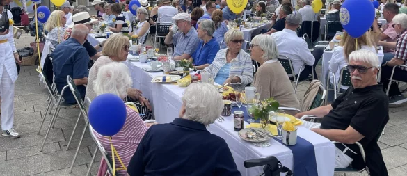 Ausverkauft: Zum dritten Mal veranstaltete der Soroptimist-Club Detmold ein Benefizfrühstück im Kurpark von Bad Salzuflen. 120 Gäste kamen und erlebten einen abwechslungsreichen Vormittag. - © Silke Buhrmester