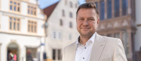 „Der Bund will den Kommunen helfen, aber das Land greift ihnen dabei in die
Tasche“, sagt Alexander Baer, finanzpolitischer Sprecher der
SPD-Landtagsfraktion und Bürgermeisterkandidat in Lemgo. - © SPD-Kreisverband Lippe