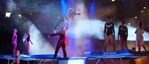 Auf der Sportgala wird Breitensport professionell inszeniert. 2022 begeisterten die Trampoliner der TG Lage. - © Jörg Hagemann