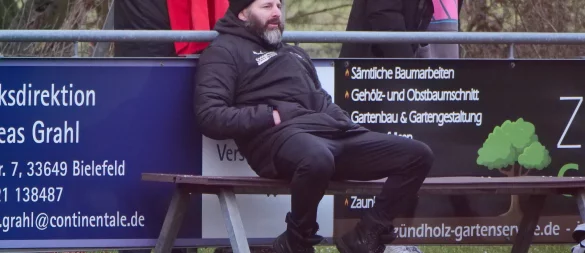 Trainer Mirko Westermeier hat seinen Platz auf der Bank des TuS Lipperreihe geräumt. - © Jörg Hagemann