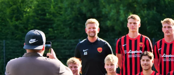 Die Fotos macht der Chef selbst: Sportlicher Leiter Michael Grundmann sorgt für Social-Media-Content. - © Jörg Hagemann