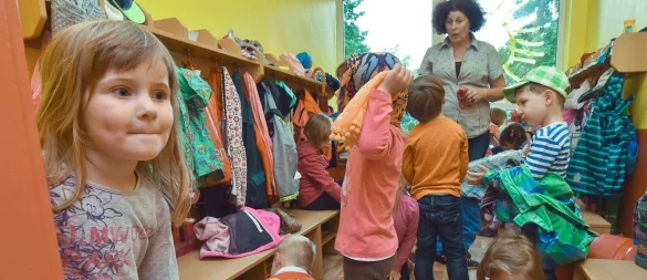 Künftig nur noch stundenweise Betreuung durch Fachkräfte in Kitas? Eine Vereinbarung zwischen Land, Trägern und Kommunen sieht das vor. - © picture alliance / ZB