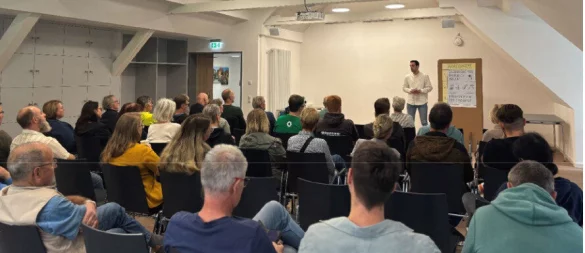Im Haus des Gastes ist das Interesse an der Heimatkonferenz sehr groß. In Gruppen werden Ideen gesammelt und Projekte vorgeschlagen. Einige werden bereits umgesetzt. - © Fotorechte: Leben in Hörste