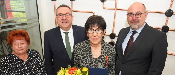 v.l. Marion von Canstein (stellv. Bürgermeisterin), Landrat Dr. Axel Lehmann, Hannelore Rehlef und Andreas Woit (Vorsitzender des Stadtsportverbandes) - © Nicole Ellerbrake