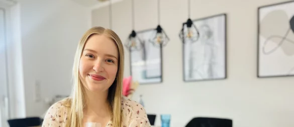 Lena Peter (22) lebt mit ihrem Freund in Harsewinkel im Kreis Gütersloh. Bis vor Kurzem stand sie auf Warteliste für Organtransplantationen. - © Lena Vanessa Bleck
