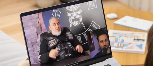 Der linke Youtuber Dara Sasmaz (kleines Bild) nimmt den rechten Youtuber Tim Kellner aufs Korn. Das Bild zeigt einen Screenshot aus dem entsprechenden Video auf Youtube. Kellner hat Sasmaz abgemahnt und versucht derzeit, eine einstweilige Verfügung auf Unterlassung bestimmter Passagen in dem Video zu erwirken. Das Urteil vor der Zivilkammer steht noch aus. - © Mockup: Youtube/LZ