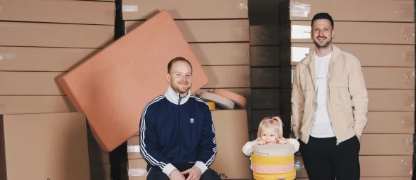 Marvin Burmeier (links) und Marcus Baumgartner (mit Tochter Carla) wollen mit ihren Produkten unter dem Label "MALWIM" Kinder glücklich machen, - © MALWIM
