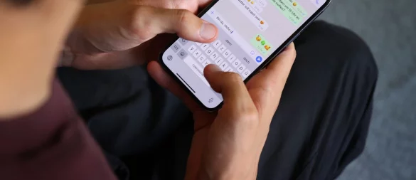 Die Nutzung des Smartphones stellt viele Menschen vor Probleme. Die Selbsteinschätzung der Deutschen zu ihrer digitalen Fitness wirft Fragen auf. - © picture alliance/dpa