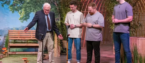 Heinz Schlechtingen (v. l.) präsentiert die Innovation der Gründer Phil Janßen, Philipp Battisti und Thorben Engel. Sie erhoffen sich ein Investment von 300.000 Euro für 15 Prozent der Firmenanteile. - © RTL / Bernd-Michael Maurer