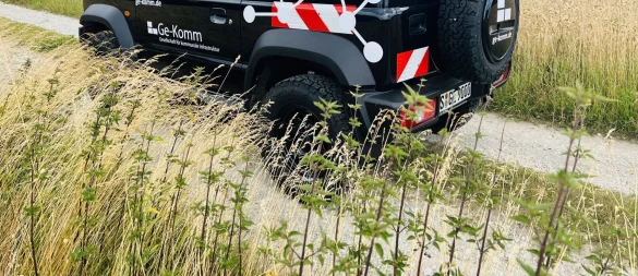 Fahrzeuge der Gesellschaft für kommunale Infrastruktur erfassen die Blomberger Wirtschaftswege. - © Bildrechte: Stadt Blomberg