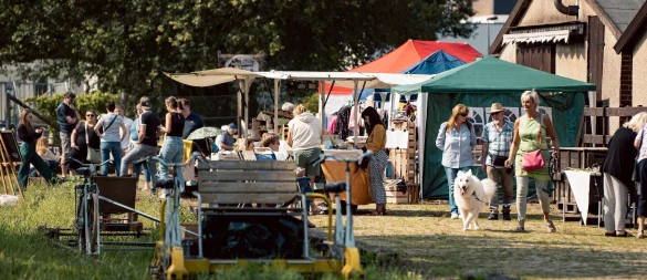 Nach der Premiere im vergangenen Jahr lädt das Kulturstellwerk erneut zum Kunst- und Handwerksmarkt nach Farmbeck. - © FlyingX Media