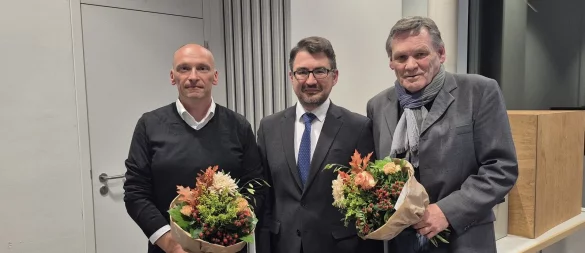 Bürgermeister Christian Sauter (Mitte) hat seine beiden Stellvertreter Markus Marcinczyk (links) und Norbert Ließ in ihr neues Amt eingeführt. - © Lorraine Brinkmann