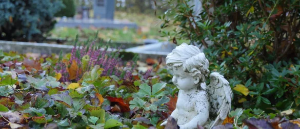 Was bei der Grabgestaltung erlaubt ist und was nicht, steht in der Friedhofssatzung. - © Jost Wolf