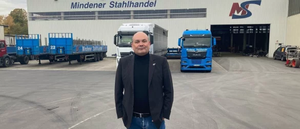 Frank Hägermann, geschäftsführender Gesellschafter, am Standort in Herford vor der neuen Halle. - © Jobst Lüdeking