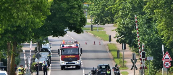 Drei junge Motorradfahrer fuhren auf den Renault auf. - © Jörg Hagemann