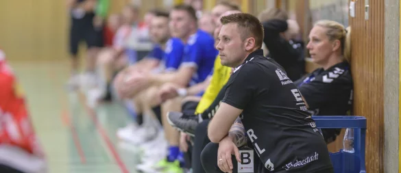 Bad Salzuflens Trainer Fabian Arning stimmt seine Truppe derzeit auf die neue Saison ein. - © Egon Penner