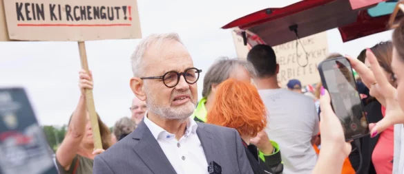 Der Bielefelder Gynäkologe Joachim Volz kämpft vor dem Amtsgericht Lippstadt dafür, weiterhin Schwangerschaftsabbrüche anbieten zu dürfen. Seine Klage wurde vom Gericht abgewiesen. - © Mike-Dennis Müller