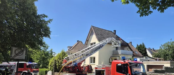 Die Feuerwehr rückte zu einem Einsatz im Weißen Weg aus. - © Feuerwehr Lemgo