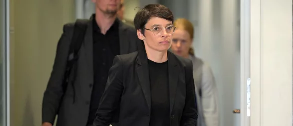 NRW-Fluchtministerin Josefine Paul steht wegen ihrer Kommunikation nach dem Anschlag von Solingen politisch unter Druck. - © Federico Gambarini/dpa