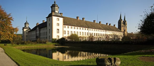 Das Schloss Corvey lädt zum Kunstfest ein. - © Kulturkreis Höxter-Corvey