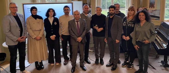 Die Organisatoren und Vortragenden der bewegenden Veranstaltung „Fluchtgeschichten“ im Schötmaraner Schloss (von links): Knut Hallmann (Präventionsrat), Mohadesse Mussavi, Filiz Senelmis, Ali Caglar, Shahouz Kalash, Karim Suleiman, Norbert Scherpe, Habib Samadi, Sukhomlyn Konstiantyn, Augusta Khrytonenkova und Mariam Labib (Präventionsrat). - © Stadt Bad Salzuflen