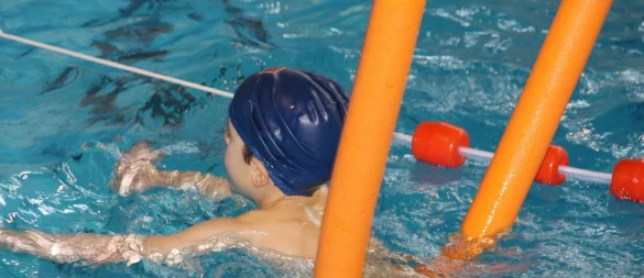"Schwimmen ist eine lebenswichtige Fähigkeit", findet die Gesundheitsstiftung Lippe. - © Symbolbild: Pixabay