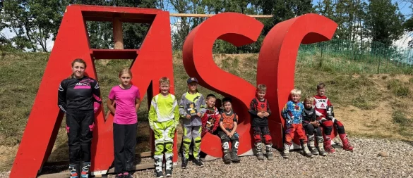 Auch junge Motorradfahrer waren beim Spendenmarathon in Wüsten dabei. - © MSC Wüsten
