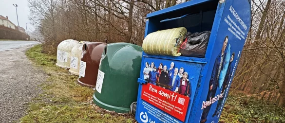 Ein Anblick, der der Vergangenheit angehört: Die Altkleidercontainer der Lebenshilfe werden durch Sammelboxen des Deutschen Roten Kreuzes ersetzt. - © Nicole Ellerbrake/Archivfoto